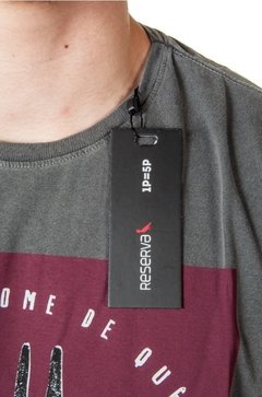 Camiseta Reserva Você Tem Fome de Que? - Cinza Vintage - loja online