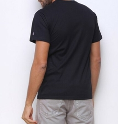 Camiseta Champion Classic Logo 100% Algodão Preta (Masculina) na internet