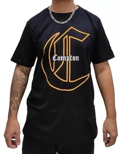 Camiseta Compton Big C Logo 100% Algodão Preta (Masculina)