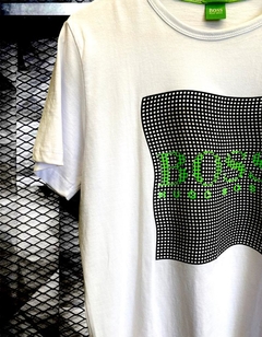 Camiseta Hugo Boss - Branca C/Verde - Urban Store - Moda Masculina, Roupas, Calçados e muito mais!