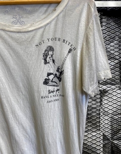Camiseta John John Not Your Bitch - Creme Destroyed na internet