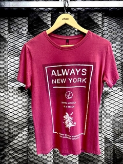 Camiseta Level's Jeans Always NY - Vinho C/Rosa