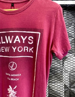 Camiseta Level's Jeans Always NY - Vinho C/Rosa - comprar online