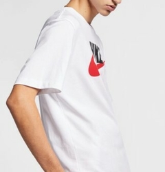 Camiseta Nike Icon Swoosh 100% Algodão Vermelho C/Branco (Masculina) na internet