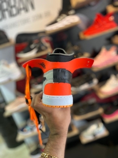 Tênis Nike Air Jordan 1 Chicago OFF WHITE Laranja C/Branco (Masculino) - Urban Store - Moda Masculina, Roupas, Calçados e muito mais!