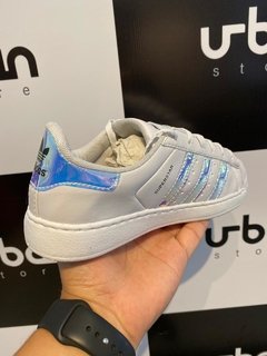 Tênis Adidas Superstar Branco C/Listras Azul (Feminino) - Urban Store - Moda Masculina, Roupas, Calçados e muito mais!