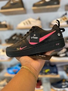 Tênis Nike Air Force 1 Low Utility Preto C/Rosa (Feminino)