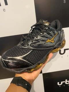 Tênis Mizuno Prophecy 8 Preto C/Dourado (Masculino) - comprar online