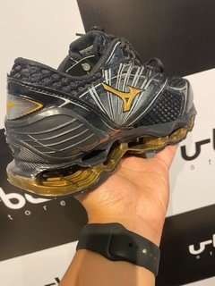 Tênis Mizuno Prophecy 8 Preto C/Dourado (Masculino) na internet