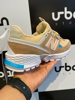 Tênis New Balance 574 v2 Creme C/Azul (Feminino) - Urban Store - Moda Masculina, Roupas, Calçados e muito mais!