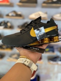 Tênis Nike Shox Deliver Preto C/Dourado (Masculino)