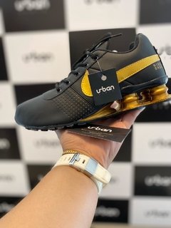 Tênis Nike Shox Deliver Preto C/Dourado (Masculino) - comprar online
