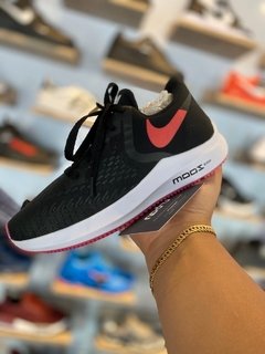 Tênis Nike Air Zoom Preto C/Rosa (Feminino)