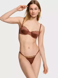 Corpiño Satén Caramel Tul Bordado Línea Signature 36C (95) y Panty M regulable Victoria's Secret