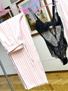 Pijama de Saten Rayado Rosa Fuerte Vivos Negros S M L Linea Signature Victoria´s Secret - comprar online