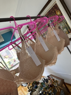 Imagen de Corpiño Encaje Nude Línea Love Cloud 34D Victoria's Secret