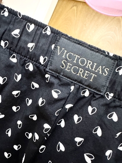 Pijama Remera Shorts Negro Logo Plateado Short Corazones Linea Signature S M Victoria's Secret en internet