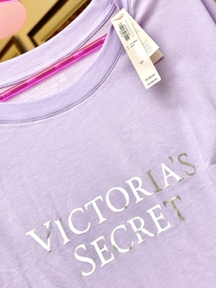 Imagen de Pijama Remera Shorts Lila Mini Lunares Linea Signature S M L Victoria Secret