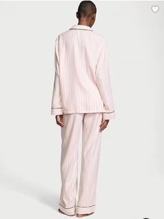 Imagen de Pijama Franela Rosa Rayado Icónico Línea Signature Victoria's Secret