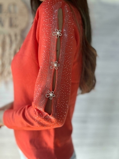 SWEATER GÉNOVA - PERLAS, BRILLOS Y BOTONES DE MARGARITAS