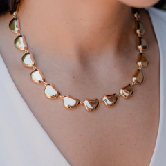 Colar dourado orgânico - comprar online