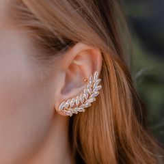 Ear cuff cravejado zircônia