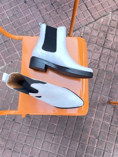 Pre venta bota valentino blanca