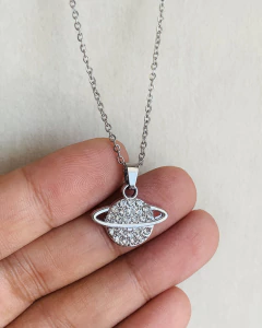 Collar con dije de Saturno con strass - comprar online