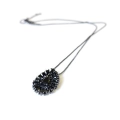 Colar Preto Gota na internet