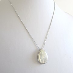 Colar Gota Madrepérola com Zircônia Cravejada. na internet