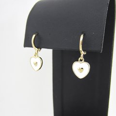 Brinco Argola com Pingente Coração Esmaltado. - comprar online
