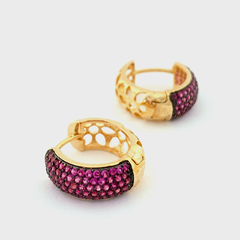 Brinco Argola Cravejada   com Zircônia Cúbica.