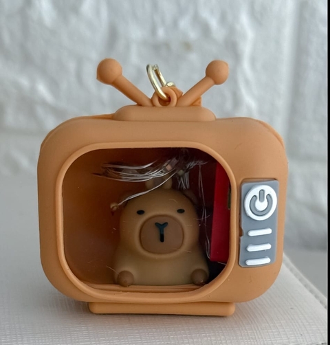 Llavero capybara televisión