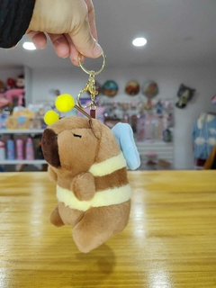 Llavero capybara abeja - comprar online