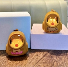 Llavero capybara cápsula con luz - comprar online