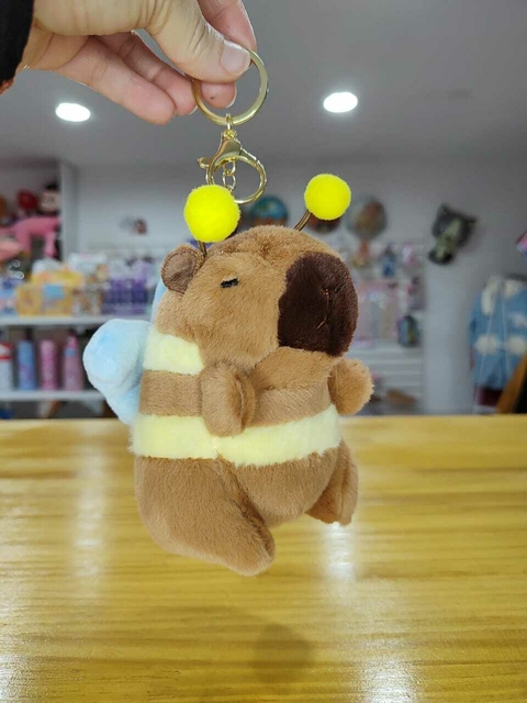 Llavero capybara abeja