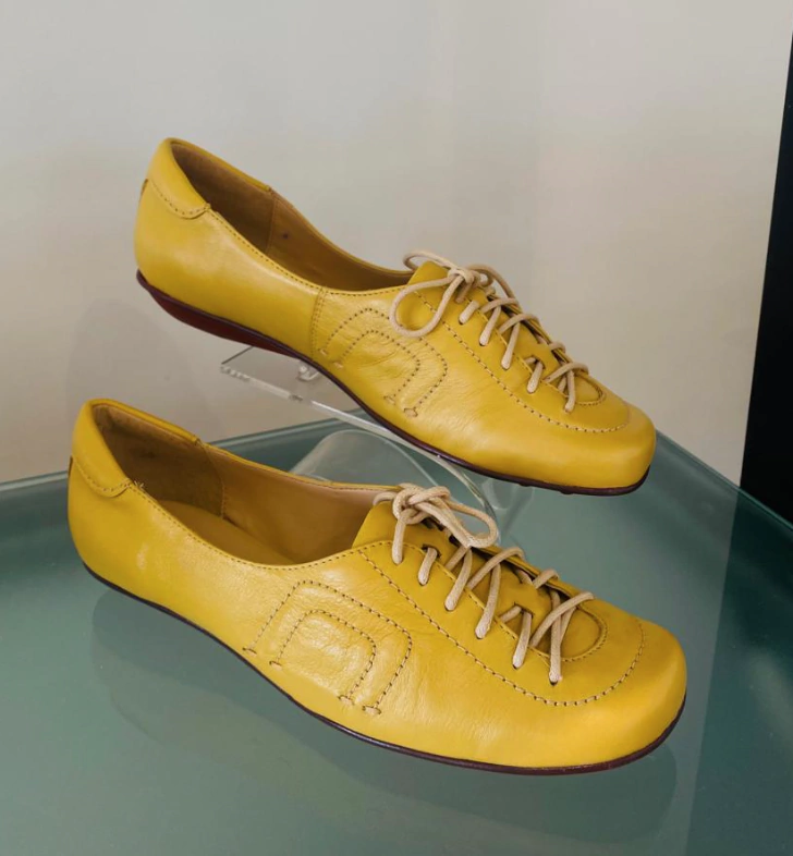 TENIS DEBORA GERMANI AMARELO