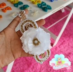 TIARA MINI FLOR COM INFINITO BORDADO LUXO - comprar online