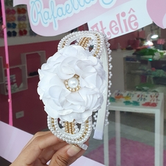 TIARA MINI FLOR COM INFINITO BORDADO LUXO