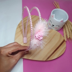 TIARA PÉROLAS COM POMPOM - Rafaella Alves Ateliê