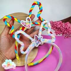 TIARA EM PÉ