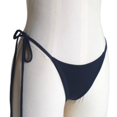 Biquíni Top básico com amarração e tanga de lacinho - comprar online