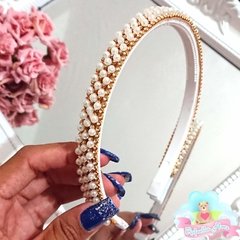 TIARA BORDADA COM PÉROLAS