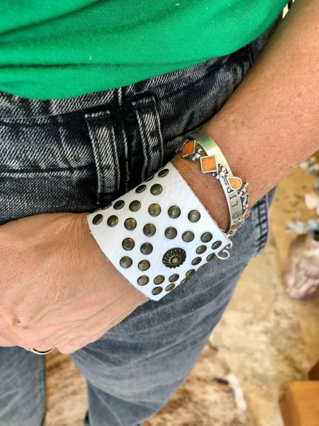 Brazalete de Cuero vacuno con herrajes