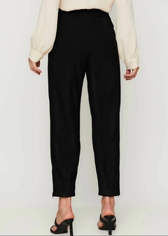 calça modelagem cenoura zíper - loja online