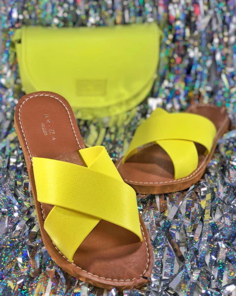 Sandália Feminina Rasteira Brizza Arezzo - Amarela