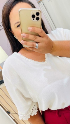 BLUSA DETALHE EM RENDA