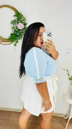 BLUSA BICOLOR COM DETALHE - comprar online