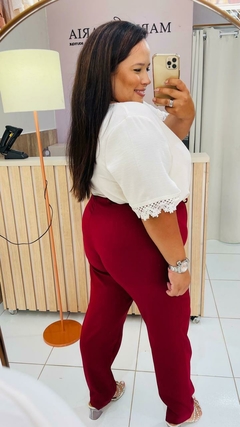 BLUSA DETALHE EM RENDA na internet