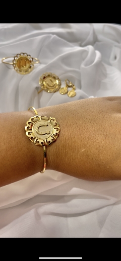 BRACELETE MEDALHÃO E FERRADURA na internet